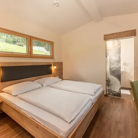 Starchlhof 3*