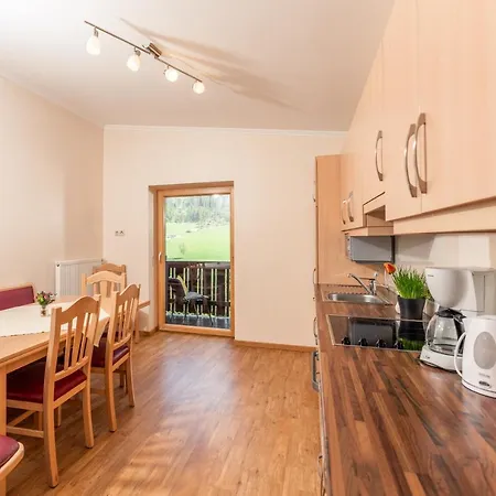 Starchlhof 3*