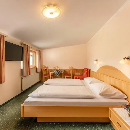 Starchlhof 3*